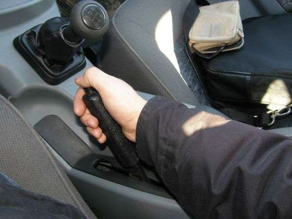 Ручной тормоз в автомобиле