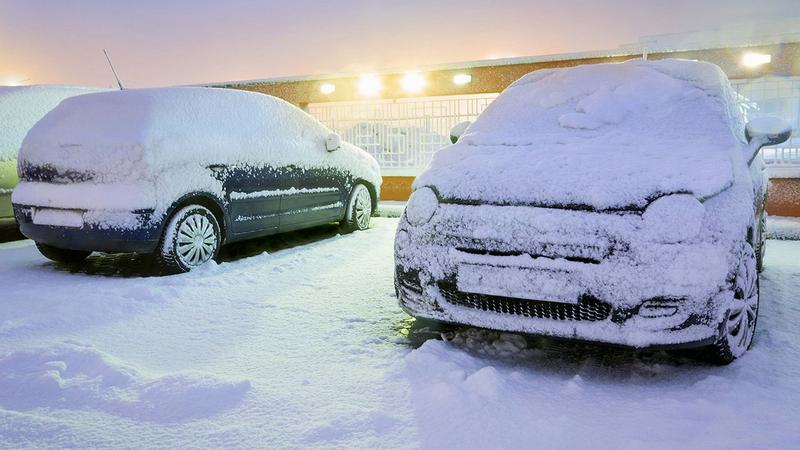 Автомобили в снегу